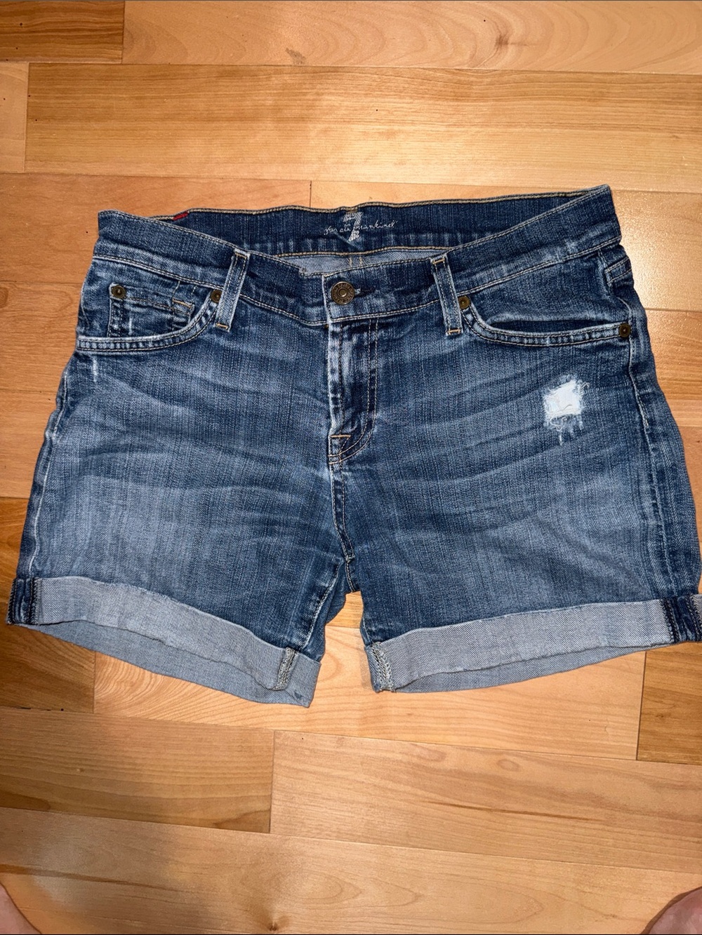 7 FAM Rolled-Cuff Distressed Women's Denim Shorts - med Blue EUC 29